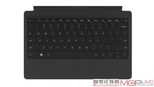 Power Cover内置了大约30瓦时的电池，配合Surface Pro 2可以将电池续航时间延续到第一代Surface Pro的2倍以上，也就大概8小时（Power Cover大概提供了3小时的电池使用时间），如果玩游戏等高负荷应用的话，还会